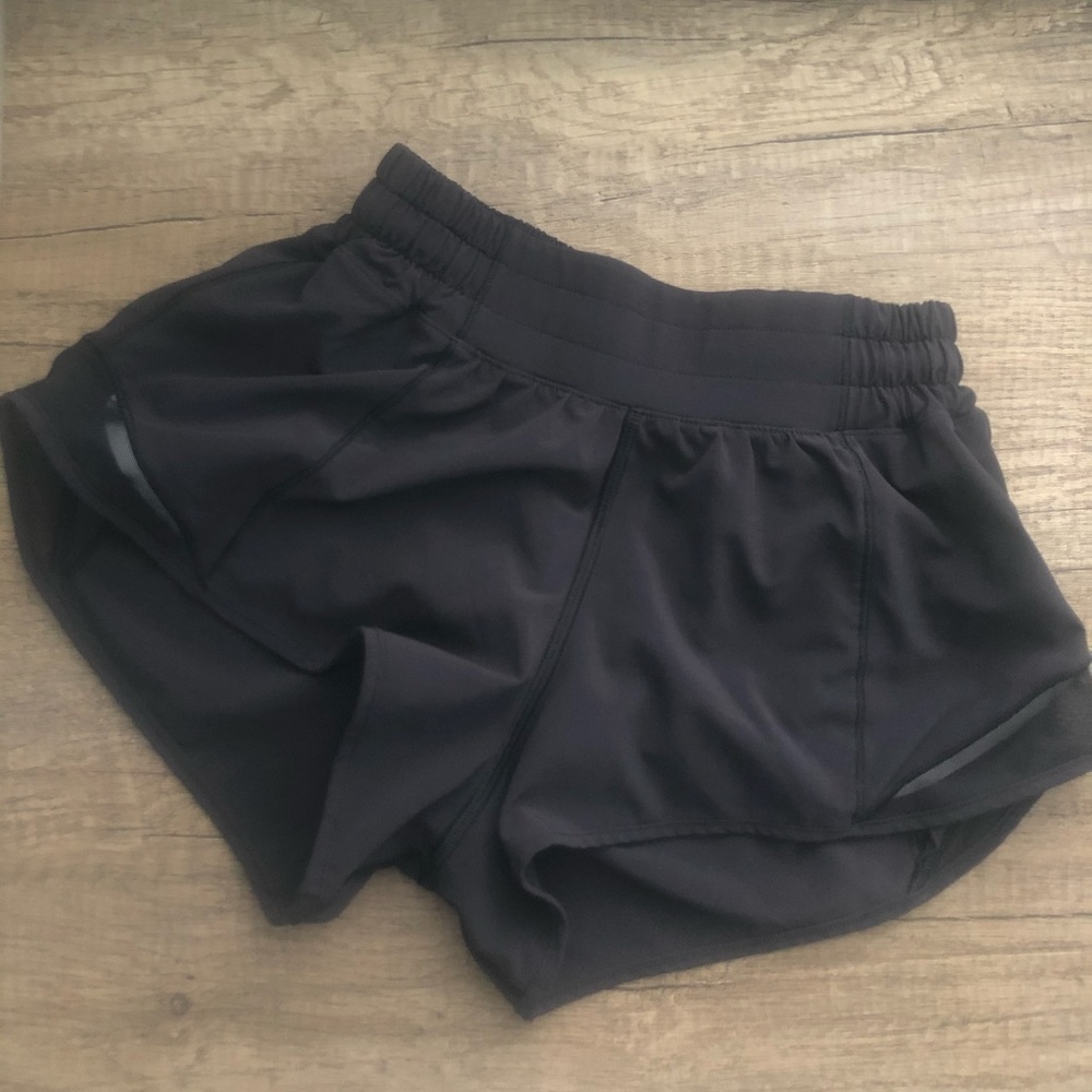 Lululemon Hotty Hot shorts Size 4